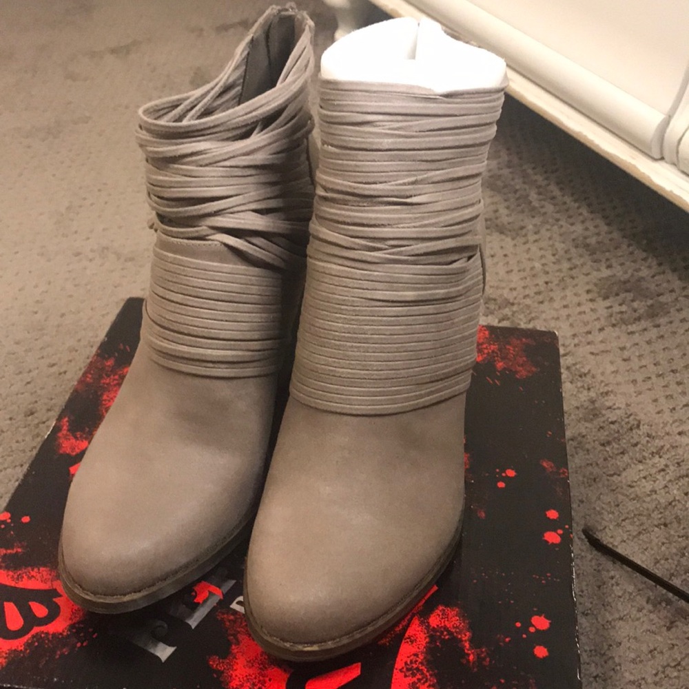 Fergalicious by Fergie Wicket, Doe boots